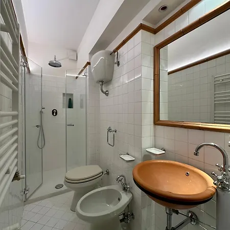 לינה וארוחת בוקר Le Rondini -