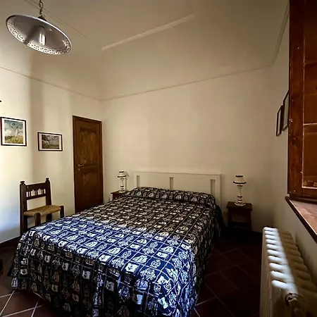 Le Rondini - לינה וארוחת בוקר 3*